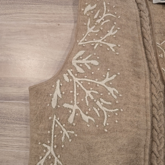 Coldwater Creek Wool Cardigan Vest Womens Large Embroidered Cable Knit VNeck Zip - Picture 2 of 9